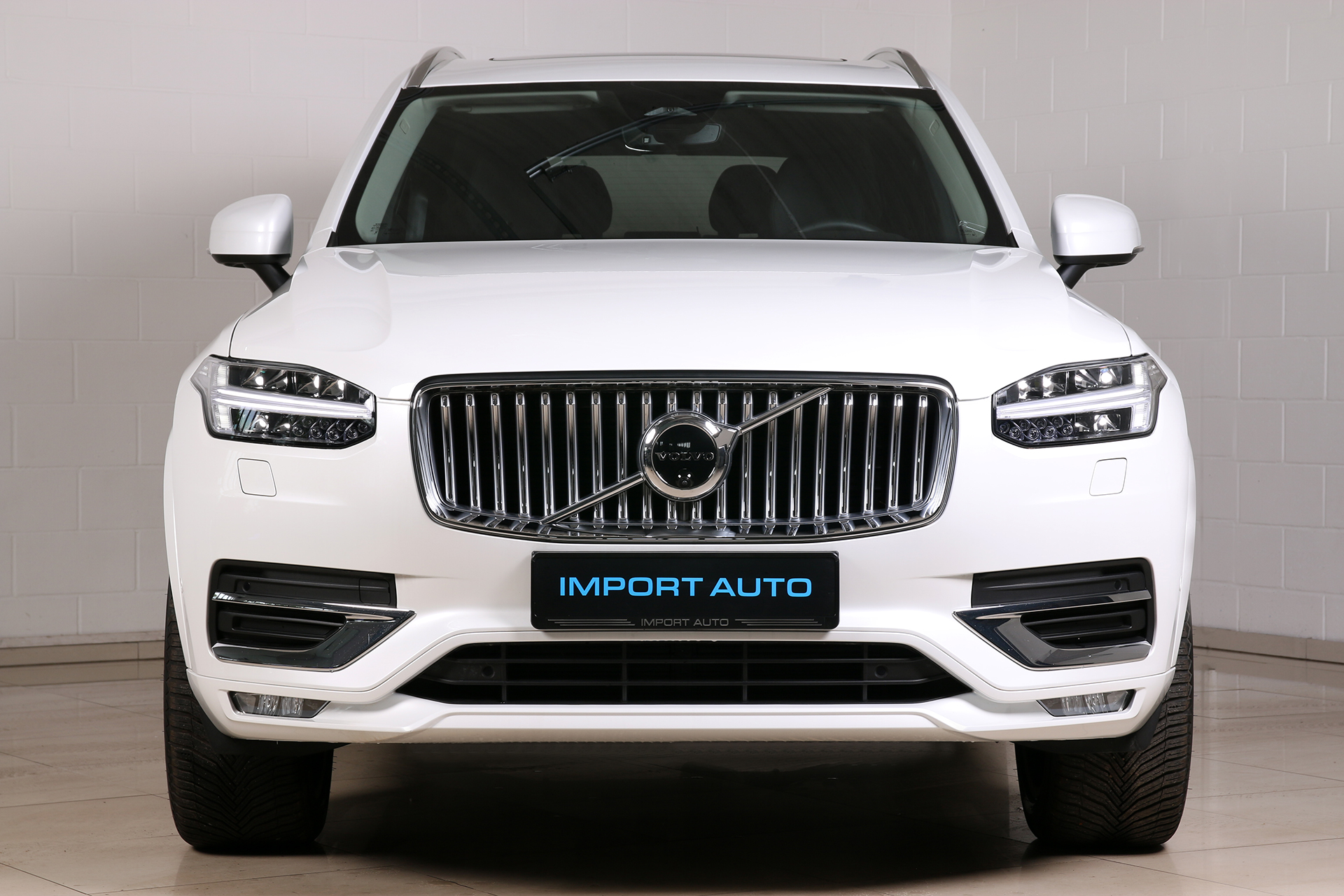 Volvo XC90 - Image 1
